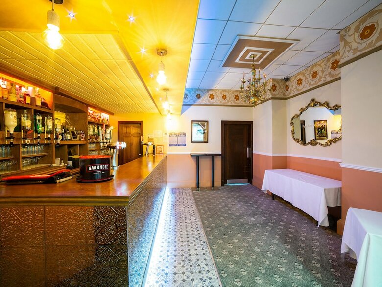 Douglas Hotel