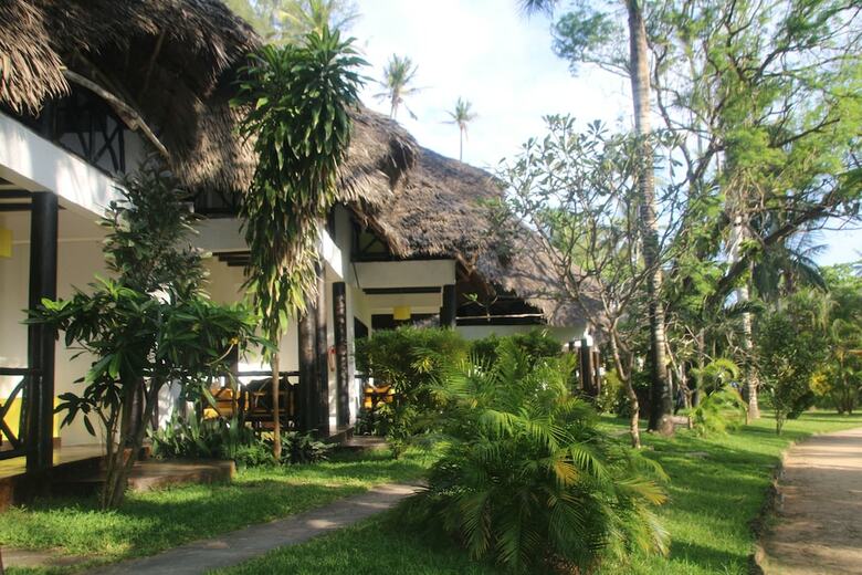 Hotel Blue Bay Village