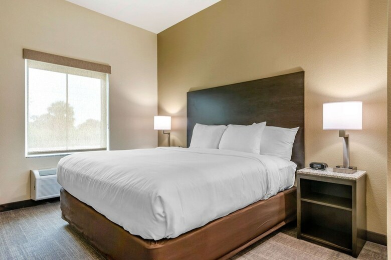 Hotel Comfort Inn & Suites