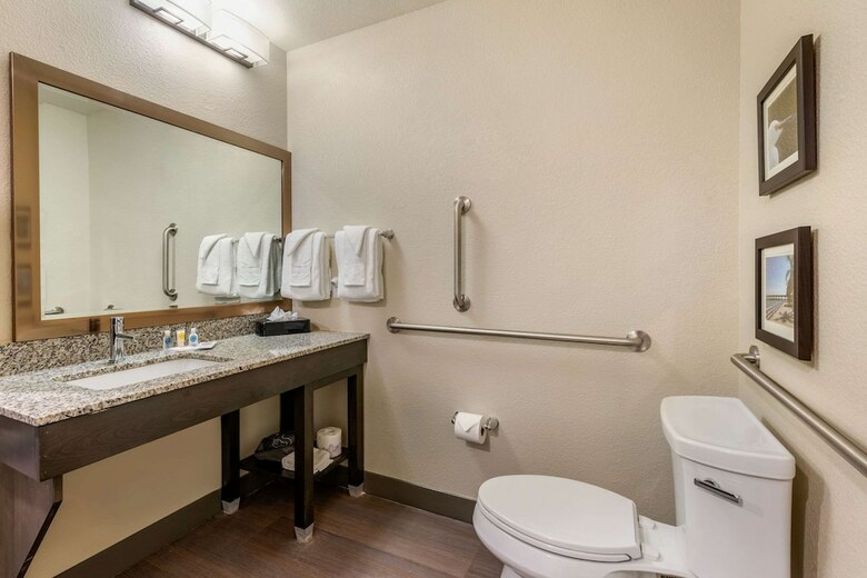 Hotel Comfort Inn & Suites