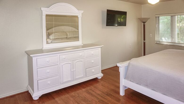 Elegant Premier Waterfront Home (7989)