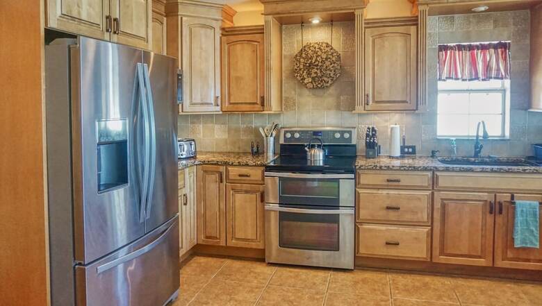 Elegant Premier Waterfront Home (7989)