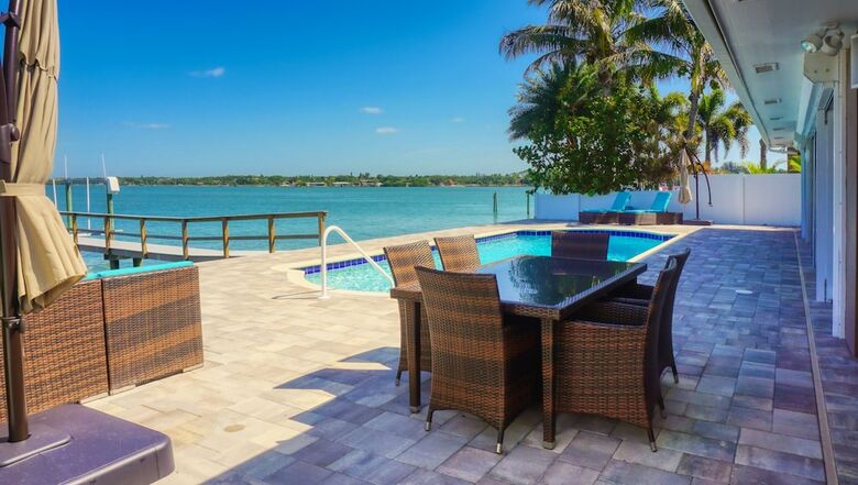 Elegant Premier Waterfront Home (7989)
