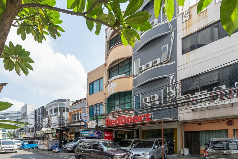 Hotel Reddoorz @ Pasar Baru 2