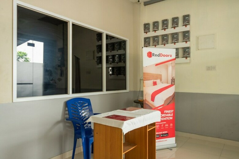 Hotel Reddoorz @ Pasar Baru 2