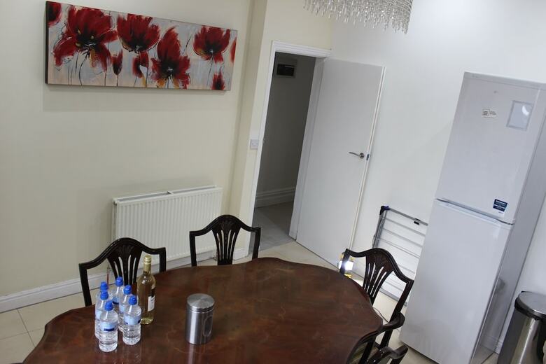 Advo Aparts Guest Hotel Leeds