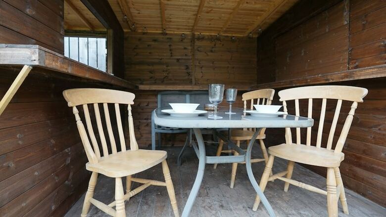 Beehive @ Westcote Glamping- Campsite