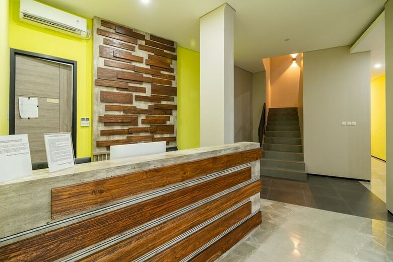 Hostal Reddoorz Plus Near Senayan City