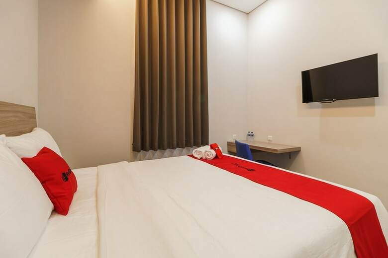 Hostal Reddoorz Plus Near Senayan City