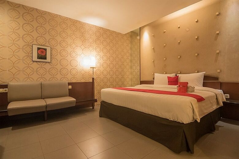 Hotel Reddoorz Plus @ Cipaganti Street 3