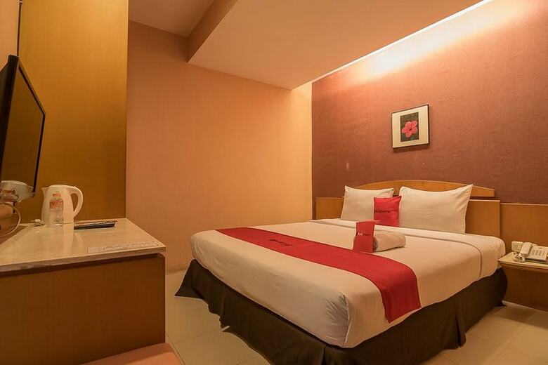 Hotel Reddoorz Plus @ Cipaganti Street 3