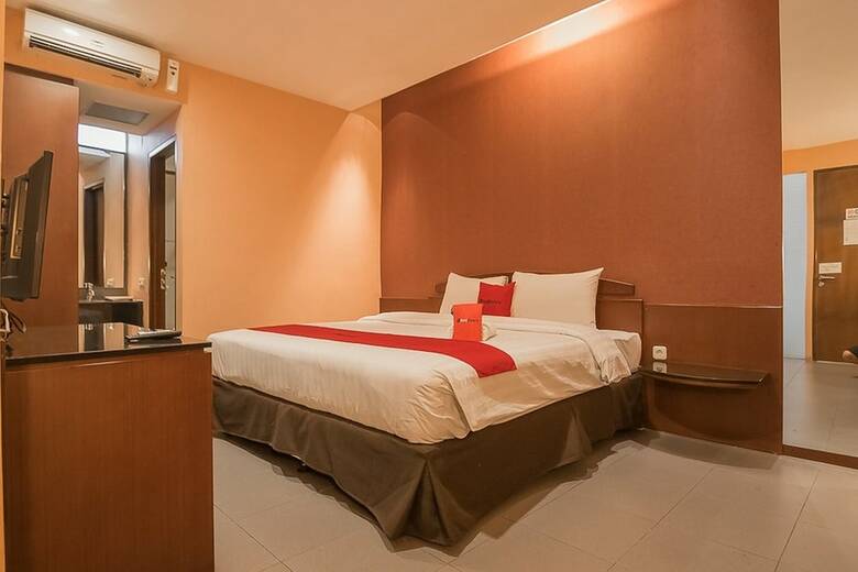 Hotel Reddoorz Plus @ Cipaganti Street 3