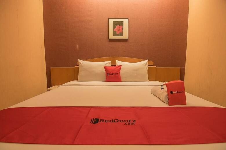 Hotel Reddoorz Plus @ Cipaganti Street 3