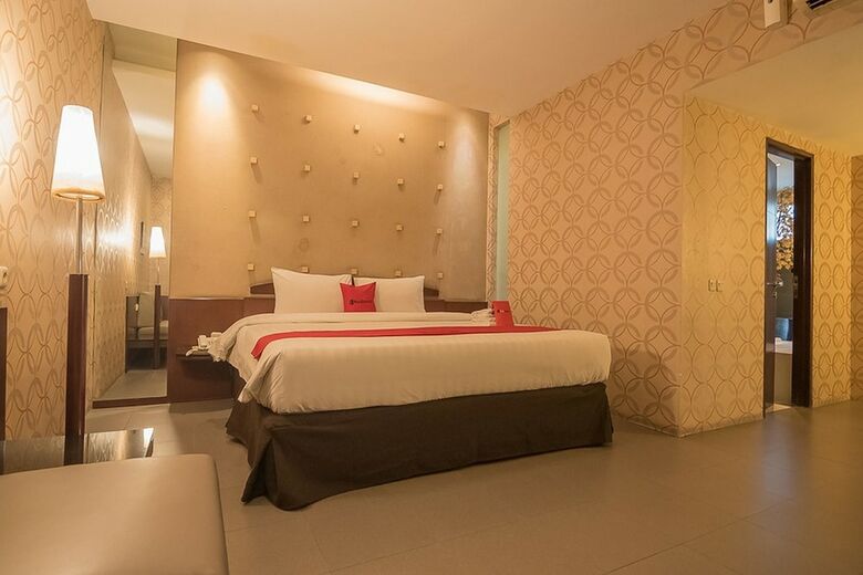 Hotel Reddoorz Plus @ Cipaganti Street 3