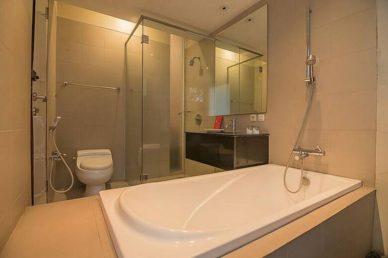 Hotel Reddoorz Plus @ Cipaganti Street 3