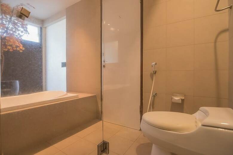 Hotel Reddoorz Plus @ Cipaganti Street 3