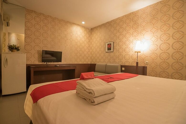 Hotel Reddoorz Plus @ Cipaganti Street 3