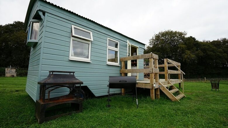 Cabana Showman's Hut @ Westcote
