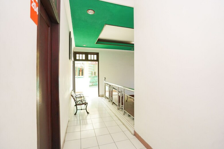 Hostal Oyo 1225 Hotel Dibino