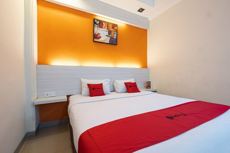 Reddoorz Plus @ The Alden Hotel