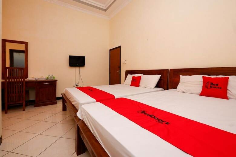 Hotel Reddoorz Plus @ Kartini Beach Jepara