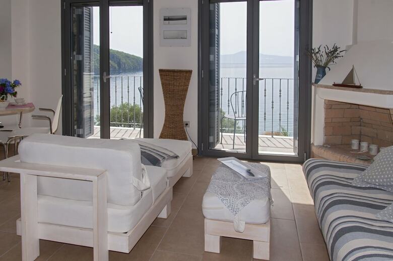 Apartamentos Kitries Cove