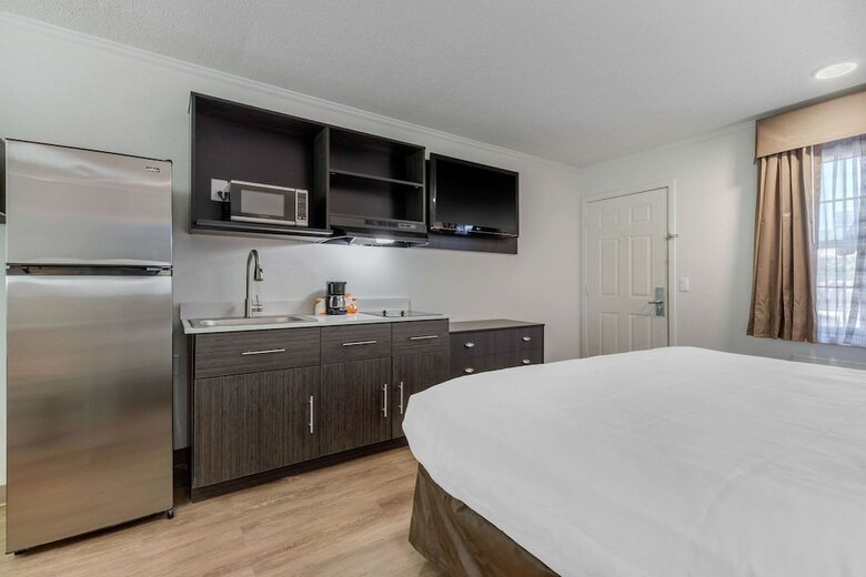 Suburban Extended Stay Hotel At The University