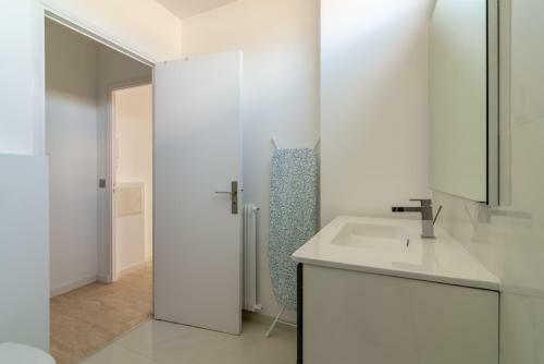 Cannes Apartment Next To La Croisette And Beach