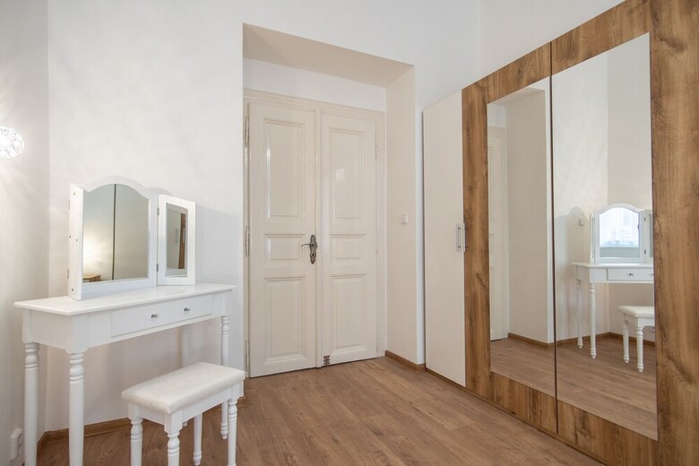 Refurbished 1br Apartment In Nice Quiet Area With Free Parking