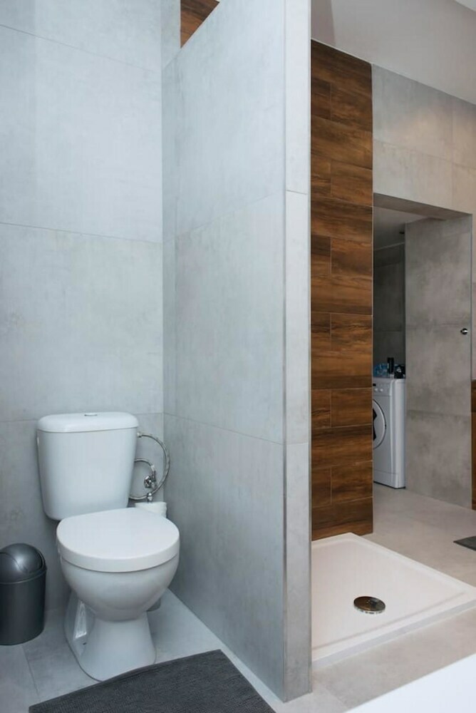 Luxury Two Bedroom Apartment With Two Bathrooms In Karlin