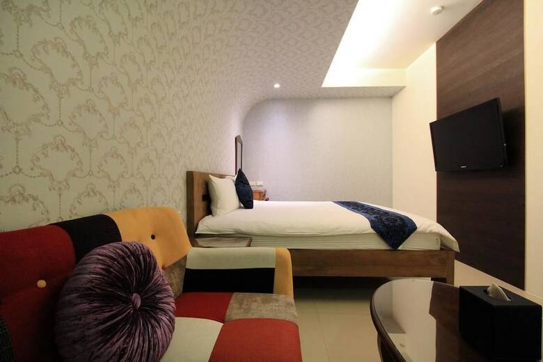 Hotel 572 Happy House