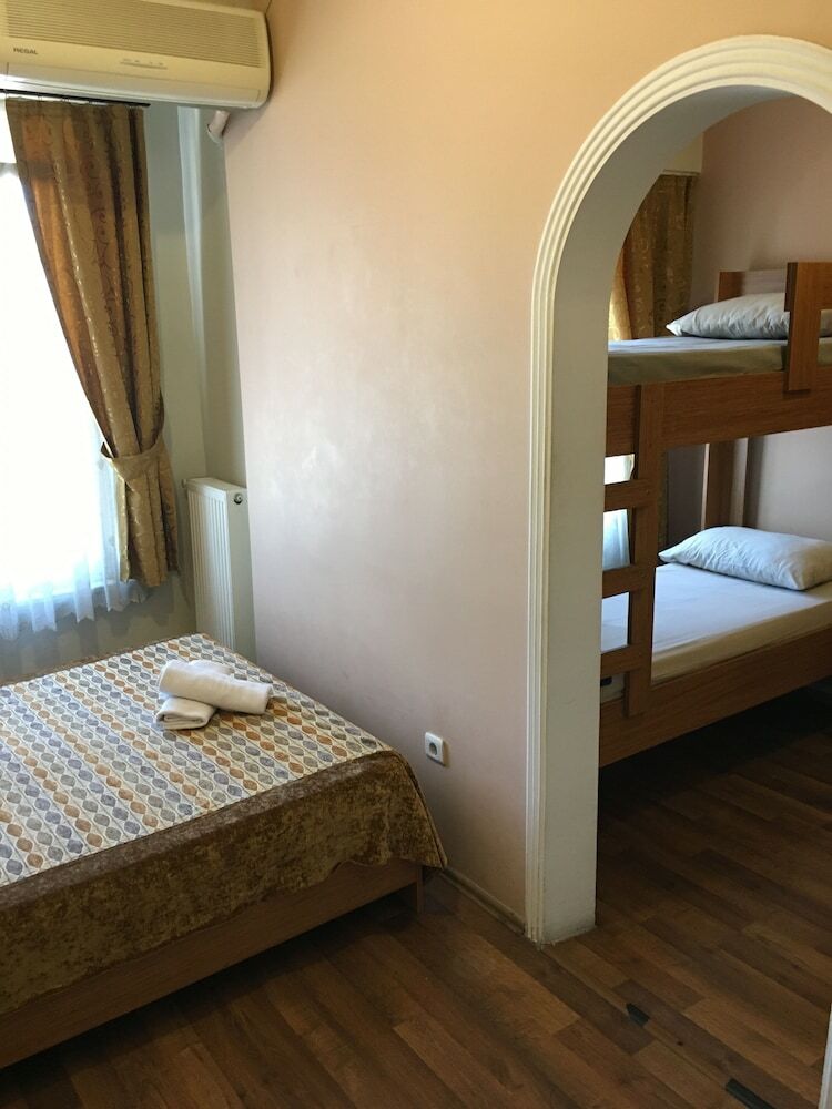 Hostal Second Home Hostel