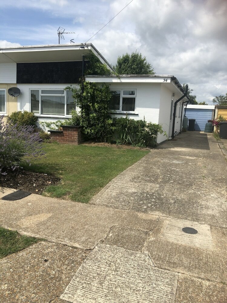 3 Bed Bungalow Minutes From The Beach