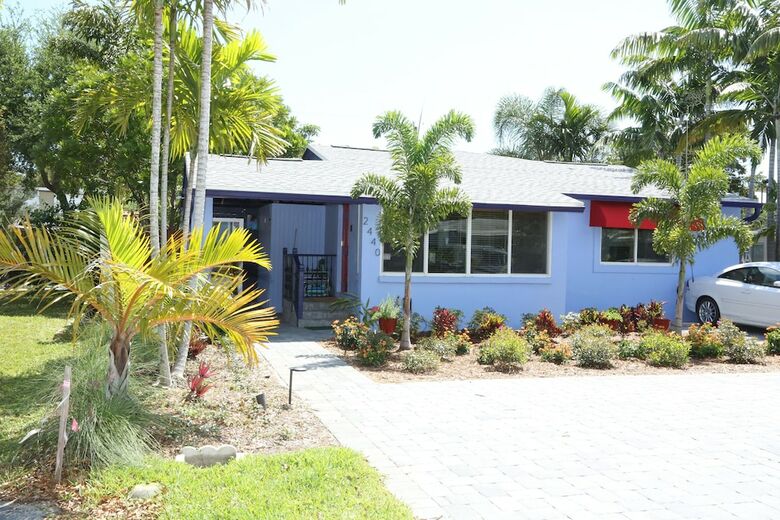 Bed & Breakfast Fantasy Island Inn Caters To Men