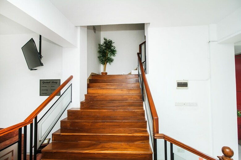 Oyo 289 Grand Ray Hotel