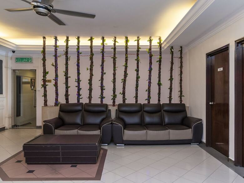 Oyo 44027 Golden Horse Hotel