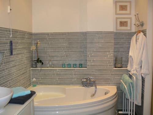 Bed & Breakfast Maison D'h�te La Tourette