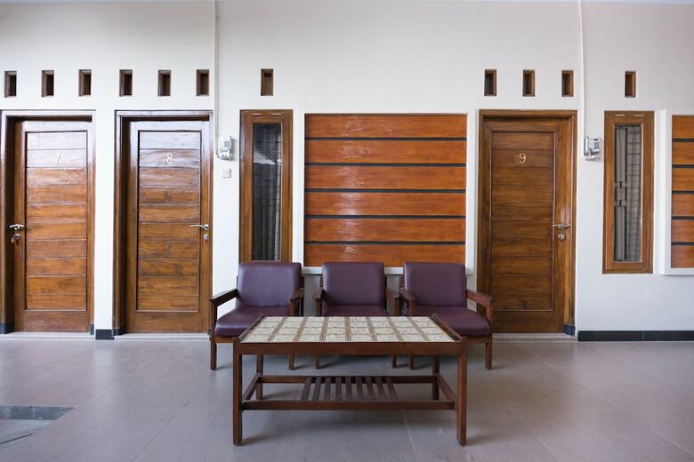 Hostal Oyo 1226 Al Abror Homestay