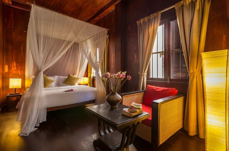 Hotel Watdamnak House