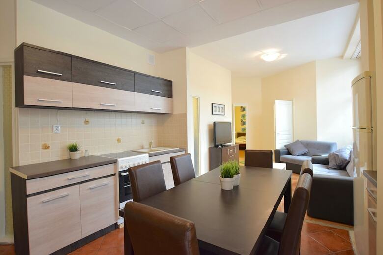 Budget Apartment By Hi5 - Feh�rhaj�