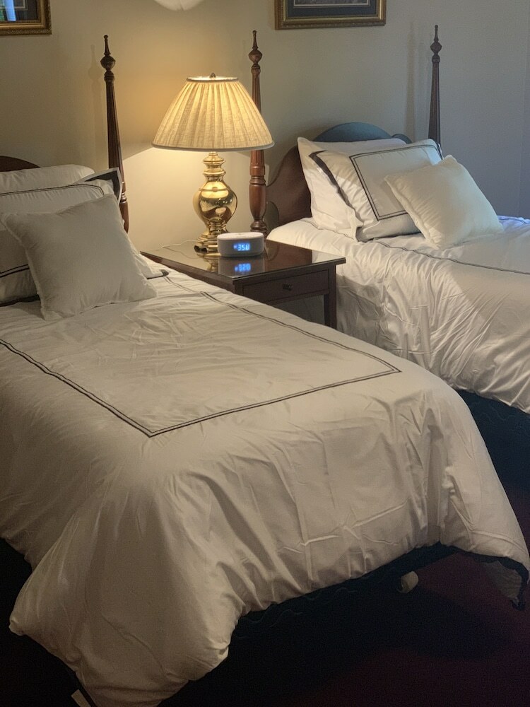 Bed & Breakfast Biddle Point Inn & Event Venue
