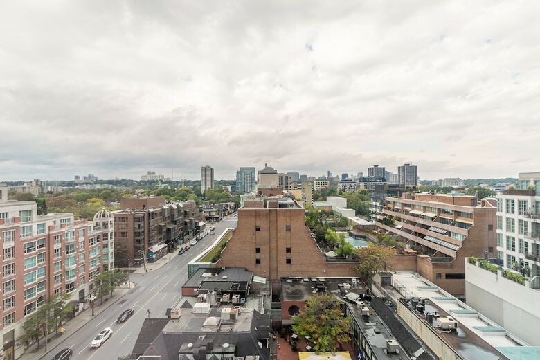 Simply Comfort Charming Yorkville Condos