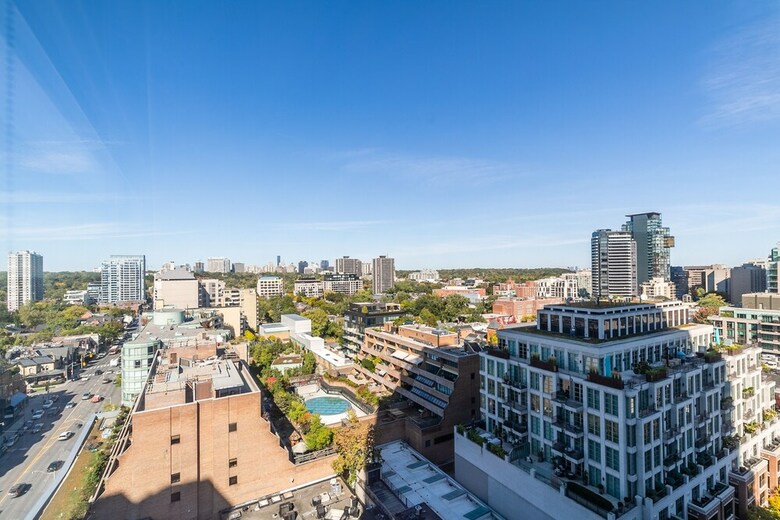 Simply Comfort Charming Yorkville Condos