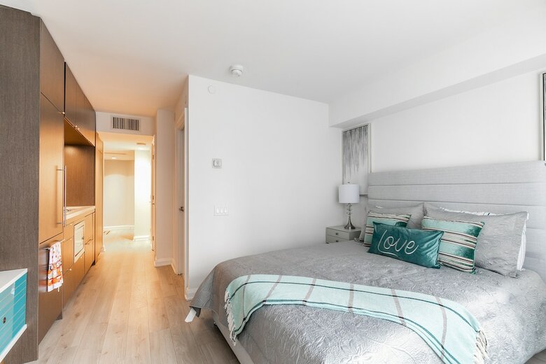 Simply Comfort Charming Yorkville Condos