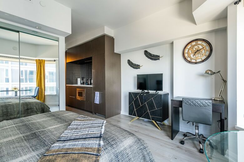 Simply Comfort Charming Yorkville Condos