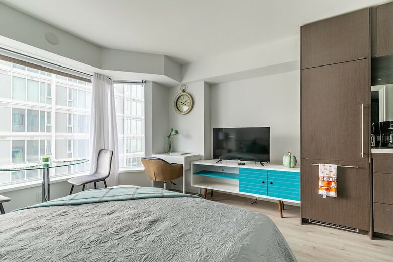 Simply Comfort Charming Yorkville Condos