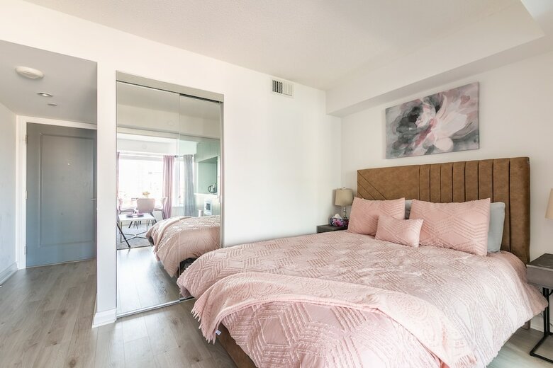 Simply Comfort Charming Yorkville Condos