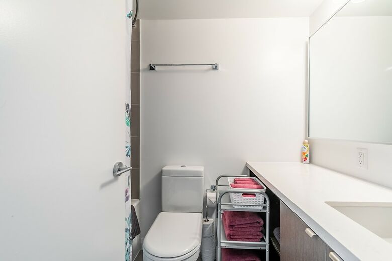Simply Comfort Charming Yorkville Condos
