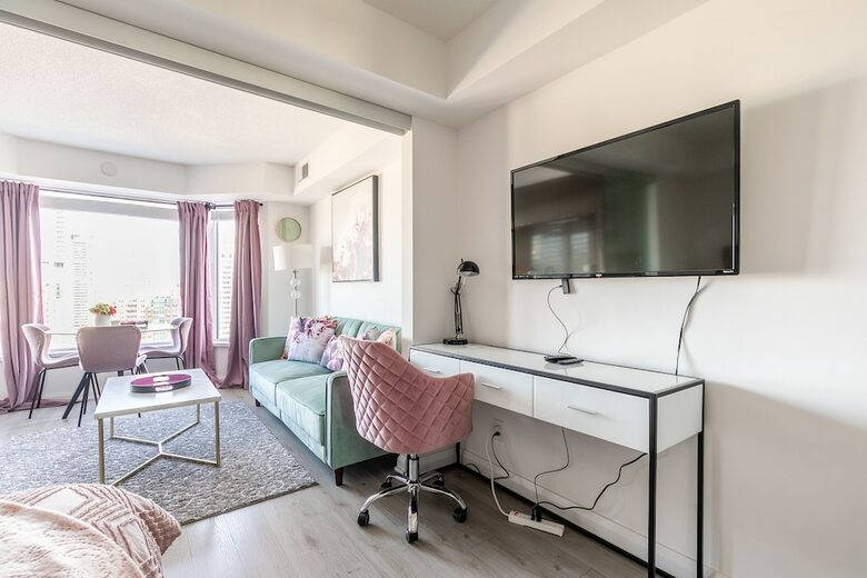 Simply Comfort Charming Yorkville Condos