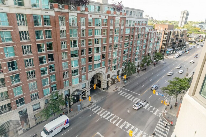 Simply Comfort Charming Yorkville Condos